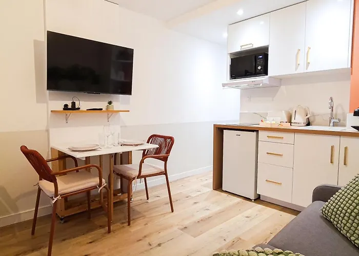 A L'ombre Des Pins, Neuf, élégant, Parking Gratuit, Netflix, Au Calme à 100m De L'océan